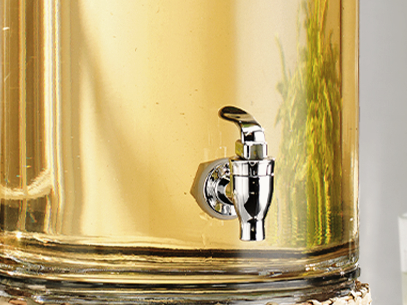 03 — Easy-Pour Spigot