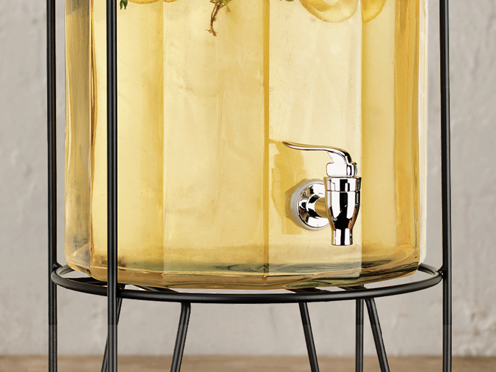 03 — Easy-Pour Spigot